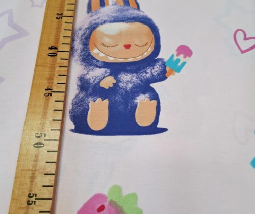 Pamutvászon / labubu világos rózsaszín  alapszínnel  240 cm széles 